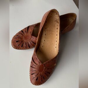 Leather pumps by Pikolinos